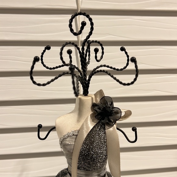 Necklace Holder - Picture 2 of 3